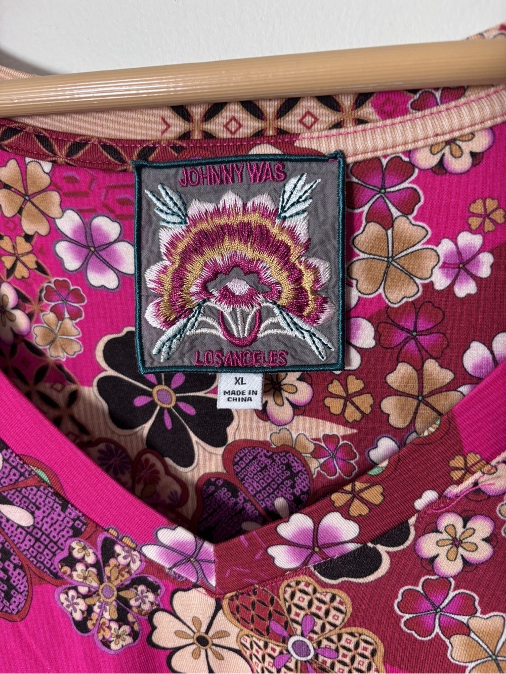 Johnny Was Janie Favorite V‑neck Swing Tee Pink Floral Stretch Bamboo - Picture 2 of 4